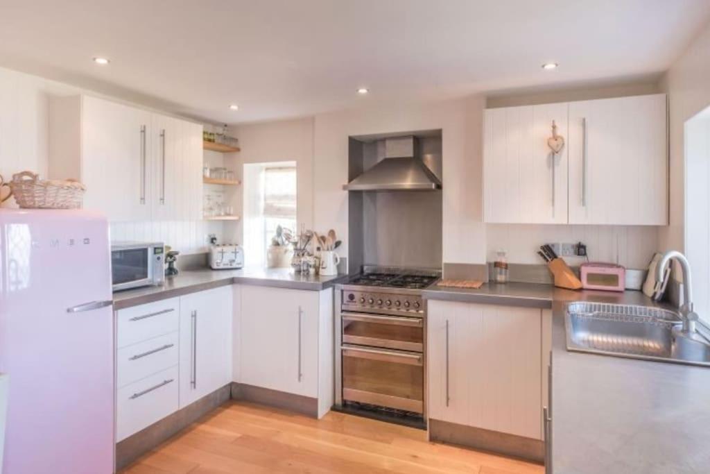 The Old Boat House, Seaview - Seafront Three Bedroom Cottage With Separate Two Bedroom Annexe מראה חיצוני תמונה