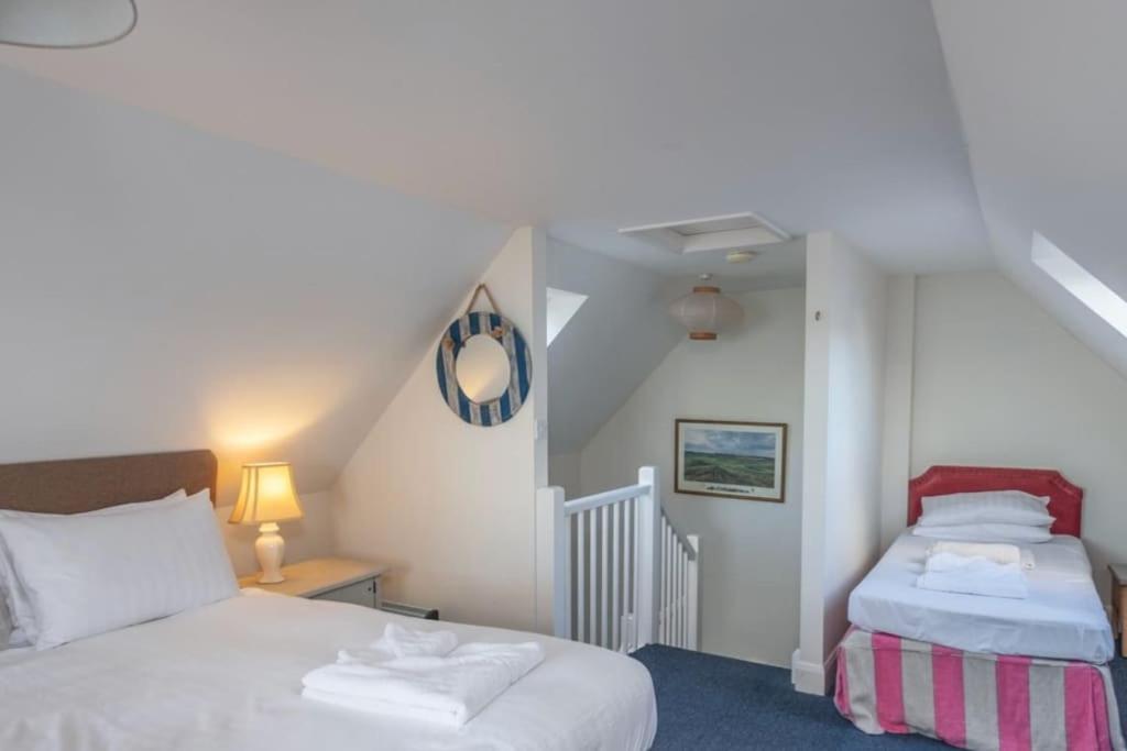 The Old Boat House, Seaview - Seafront Three Bedroom Cottage With Separate Two Bedroom Annexe מראה חיצוני תמונה